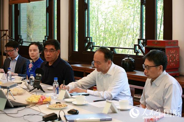 双方参会人员线上讨论了后疫情时代的国际形势，并展开了初步工作交流。