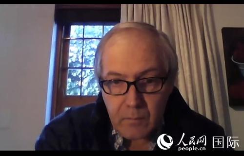 南非社会发展研究院总裁达里尔· 斯旺尼波尔发表主旨讲话。