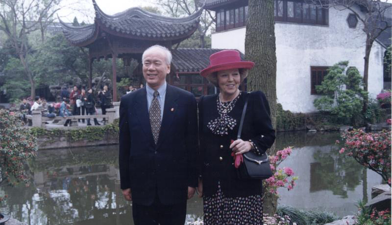 1999å¹´åé»æéªåè·å°å¥³çè®¿åï¼å¨èå·ææ¿å­åå½±