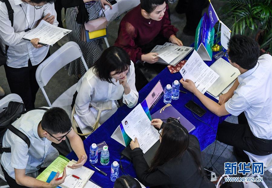（社会）（1）第十七届中国国际人才交流大会在深圳举行